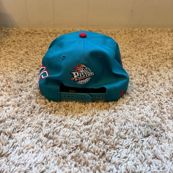 Retro Detroit Pistons hat - Picture 3 of 5